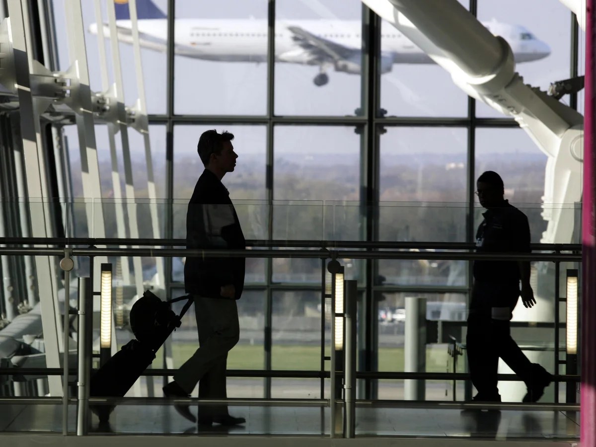 Heathrow expansion would take thousands of jobs from other UK regions, report finds