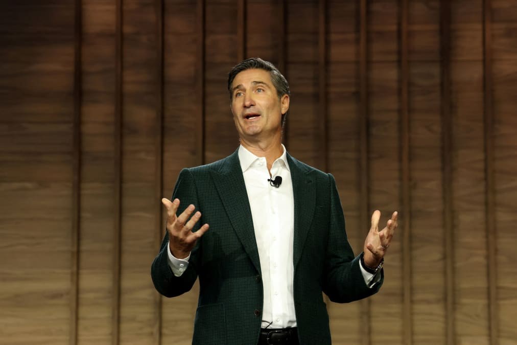 Starbucks sales miss expectations, but its U.S. turnaround is gaining steam