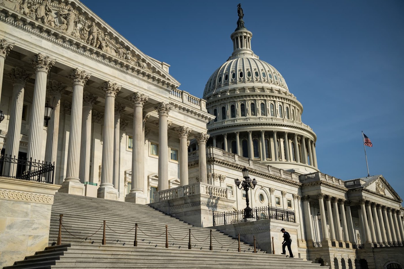 Senate crypto bill would ban federal officials — including presidents — from issuing digital assets