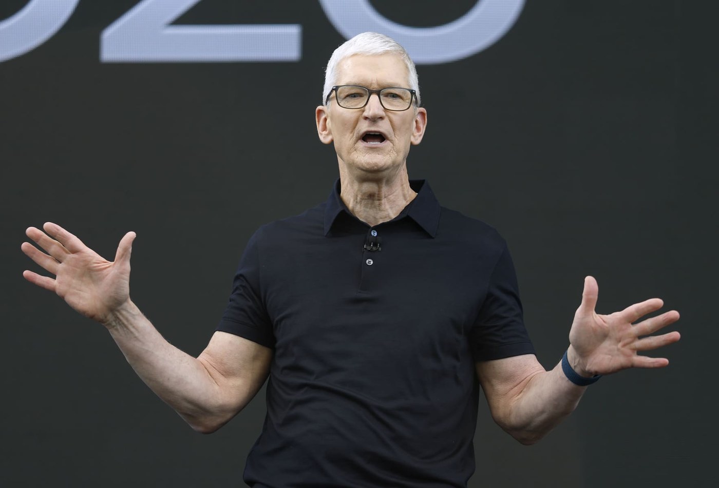 Apple shares just hit a record. Here's how trader Mike Khouw is playing the move