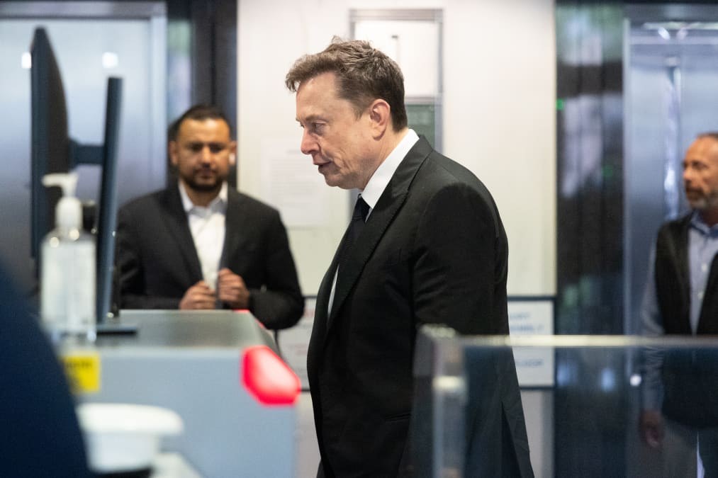 Elon Musk and Sam Altman spar on X after Apple files OpenAI lawsuit