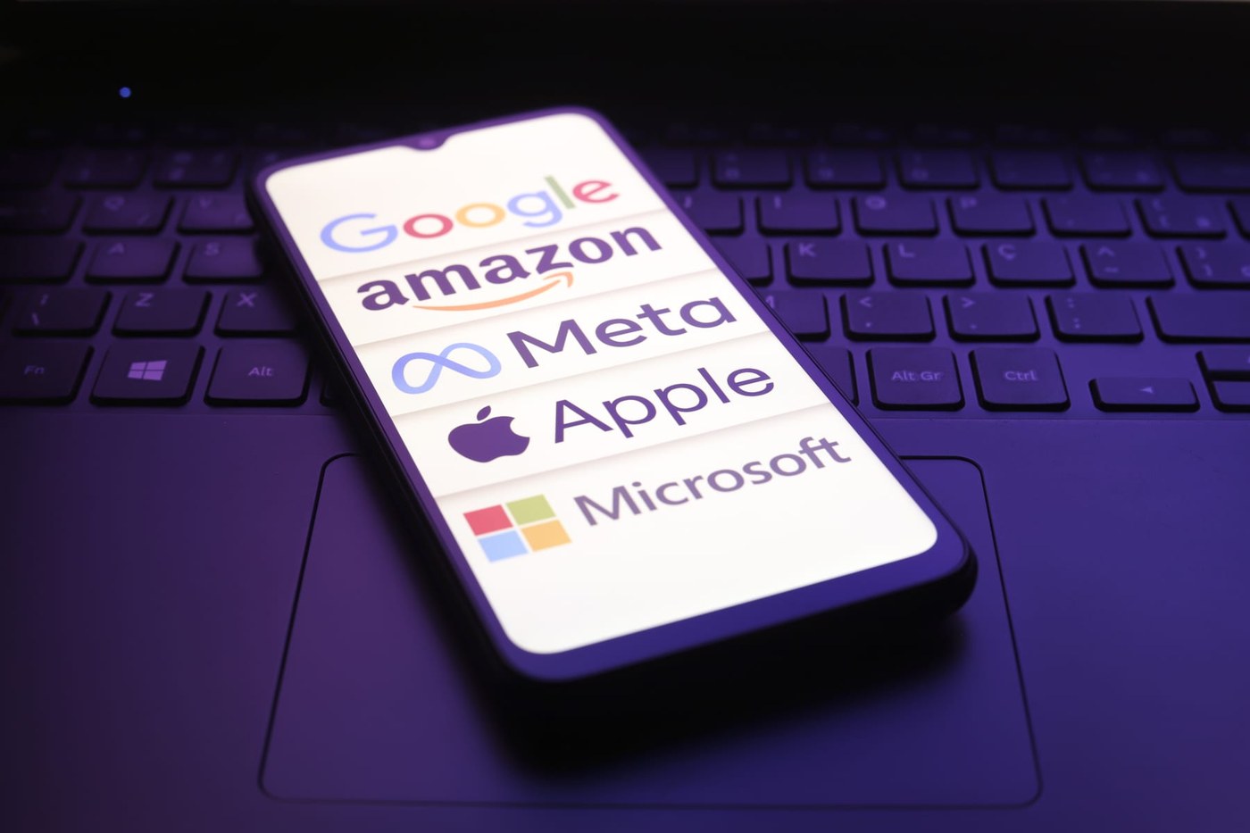 Apple drops 7%, Amazon surges 12% as investors pick AI winners after earnings